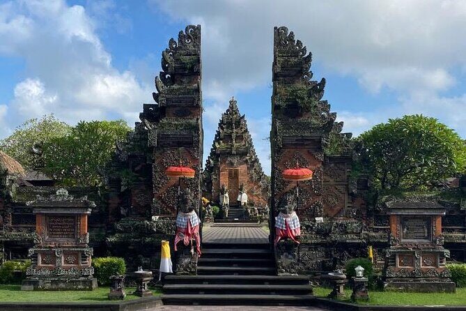 Private Ubud Tour - Sacred Monkey Forest Sanctuary: macaques, shade, and good manners