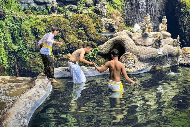 Purifications at Beji Griya Waterfalls - The 4-part cleansing sequence at Beji Griya Park Waterfall Temple