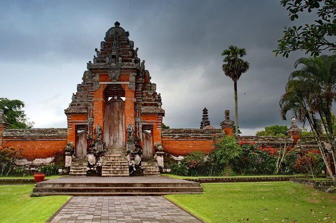 Royal Family Temple, Monkey Forest, and Tanah Lot Sunset Tour - Who should book this Ubud sunset temple and monkey tour