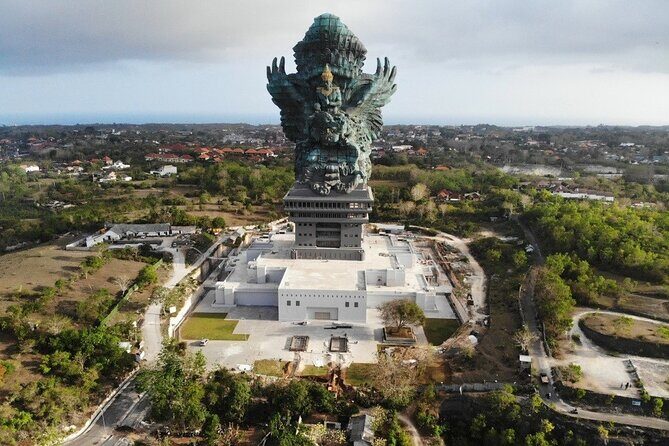 South Bali Tour: Watersport, GWK, Uluwatu Sunset, and Kecak Dance - Guides and the difference a good driver makes