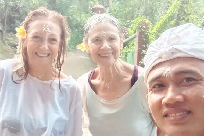 Taman Beji Griya Waterfall Tranquil Purification Ceremony - What happens at the waterfall: prayers, offerings, and purification