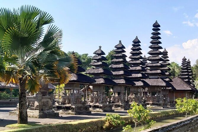 Tanah Lot And Ubud - Full Day Private Tour - Sacred Monkey Forest: a short rainforest stop with lots of character