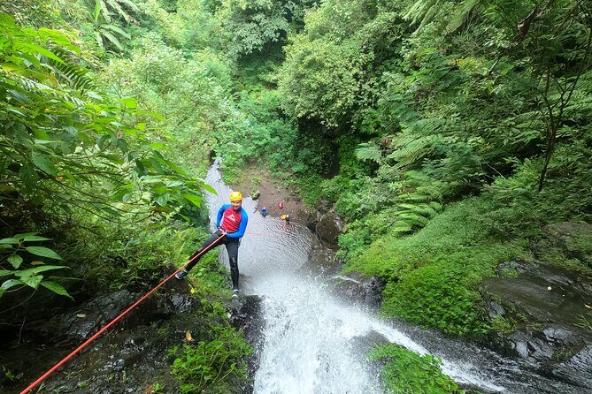 The Natural Canyoning in Alam Canyon - Upper section: open sky rappels up to 28 meters