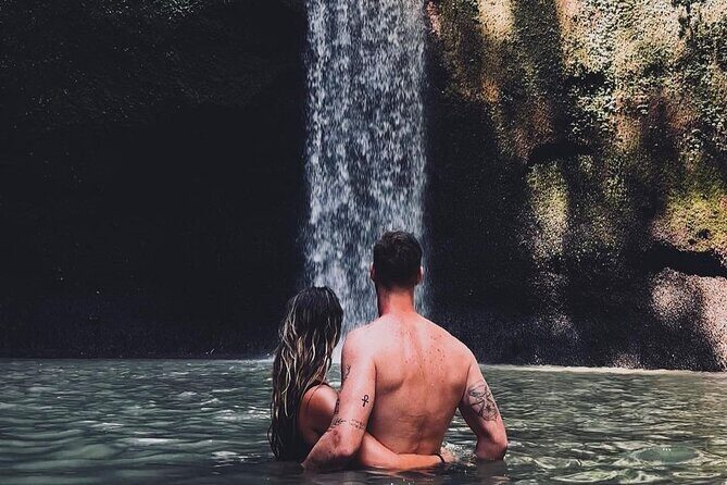 Tirta Empul temple, Jungle Swing and Waterfalls - Private Tour - Stop 5: Kanto Lampo Waterfall—rock formations and big photo angles