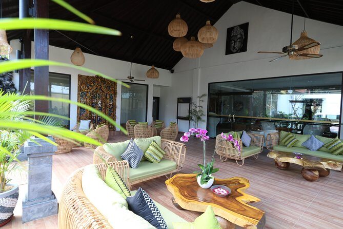Traditional Bali Massage 90 minutes at Nusa Dua Bali - The Start Routine: Welcome Drink and Foot Wash