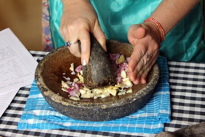 Traditional Balinese Home Dining Experience in Ubud with Putu - From hotel pickup to dessert: how the two hours tend to flow