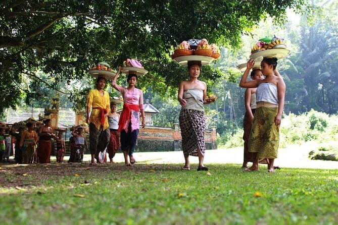 Ubud Highlights Tour ( Private All-Inclusive ) - Batuan Painting Country Plus a Look at a Balinese House Compound