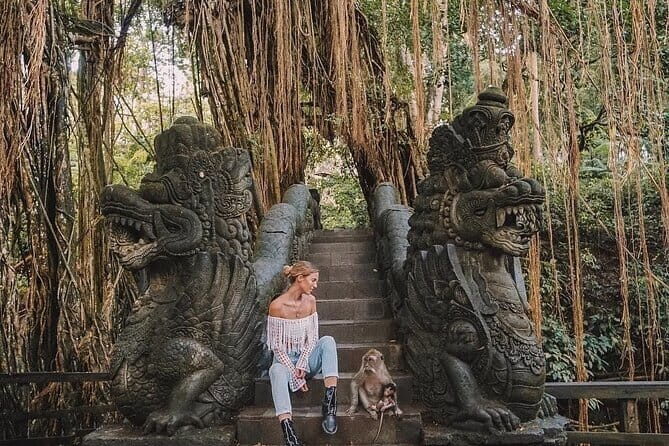 Ubud Jungle Swing - Monkey Forest - Water Temple - Waterfall - Guides and pacing: why Esa and Made stuck in the memory