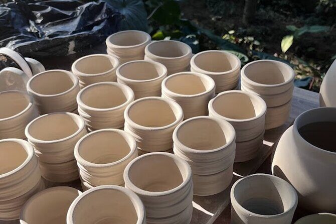Ubud Pottery Ceramic Class in Bali - 2kg of clay and two methods: hand-building plus wheel throwing