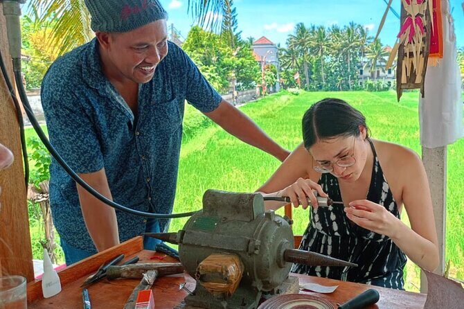 Ubud Silver Artistry Class: Create Unique Jewelry in Bali - Ubud town stop: Ubud Palace and Saraswati area