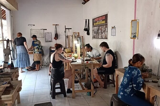 Ubud Silver Class Making Your Own Silver with 7gr of Silver - Welcome drink and small comforts that make metalwork easier