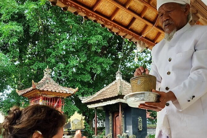 Ubud Yoga, Open Chakra Healing and Temple Spiritual Cleansing - Intuitive Flow Yoga Studio: 1.5 Hours of Ubud Nature Calm
