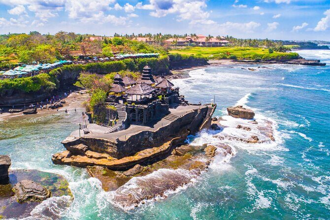 Ultimate North Bali Tour – Tanah Lot, Ulun Danu & Rice Terraces - Handara Iconic Gate: a quick, stylish stop at a golf-resort entrance