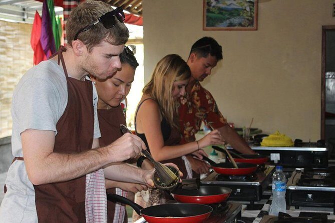 Vegetarian Ubud Cooking Class Bali - Grinding spices the traditional way (without the guesswork)